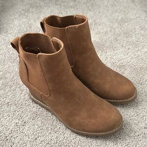 Universal Thread Brown ankle wedge boots
